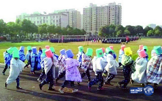 كلية صينية تعاقب طلابها بإجبارهم على النوم تحت أشعة الشمس