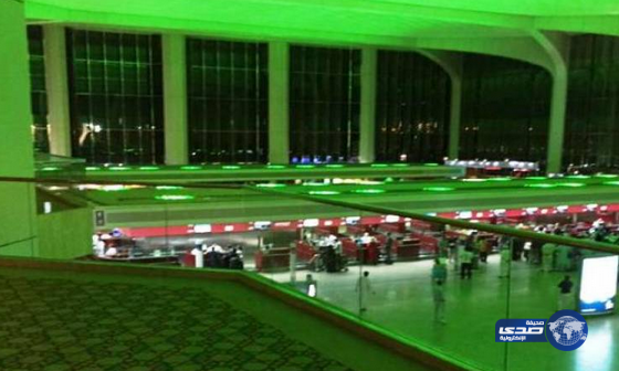 بالصور.. مطار الملك فهد يتوشح بالأخضر احتفاءً بيوم الوطن