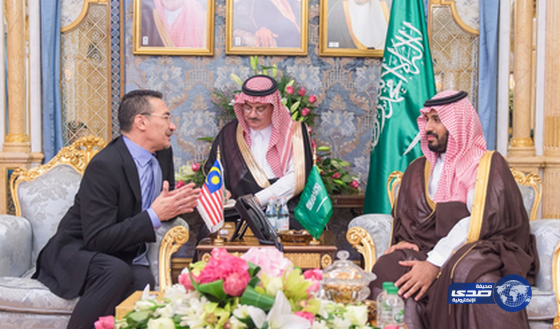 سمو ولي ولي العهد يعقد اجتماعًا مع وزير الدفاع الماليزي