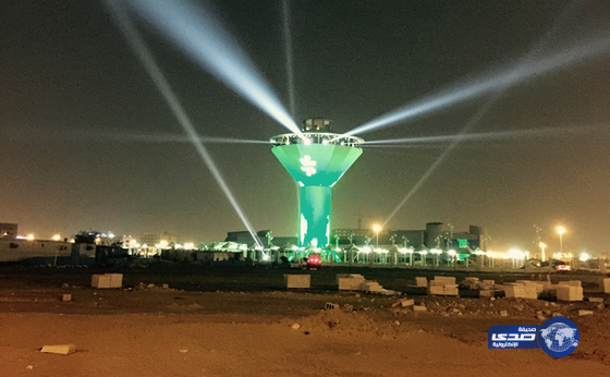 بالصور : مياه جازان تتزين بأضواء علم المملكة في اليوم الوطني ٨٥