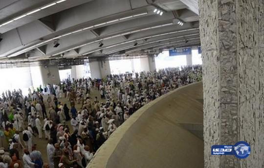 ضيوف الرحمن يرمون الجمرات في أول أيام التشريق