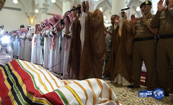 وكيل إمارة جازان يؤدي صلاة الميت على شهيدي الواجب عقيلي وهزازي
