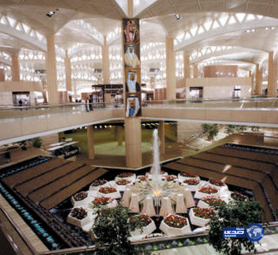 مطار الرياض ينفي منع ركابًا من دخول الصالات لارتدائهما ملابس النوم