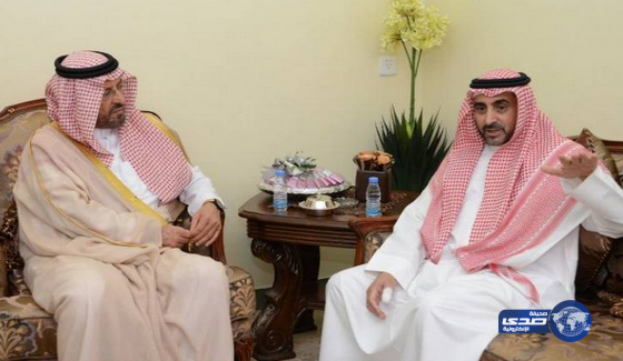 أمير حائل يزور مدير شرطة المنطقة إثر إصابته في حادثة الشملي