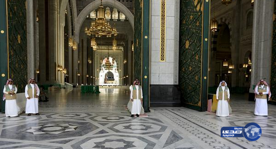 بالصور.. تدشين زي جديد لموظفي أبواب الحرم المكي