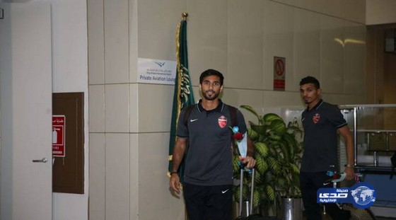 الهلال يستقبل بعثة الأهلي الإماراتي بالورود