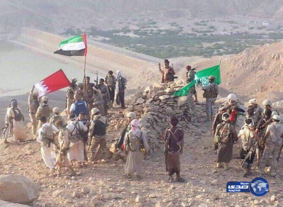 رفع أعلام اليمن ودول التحالف العربي على سد مأرب