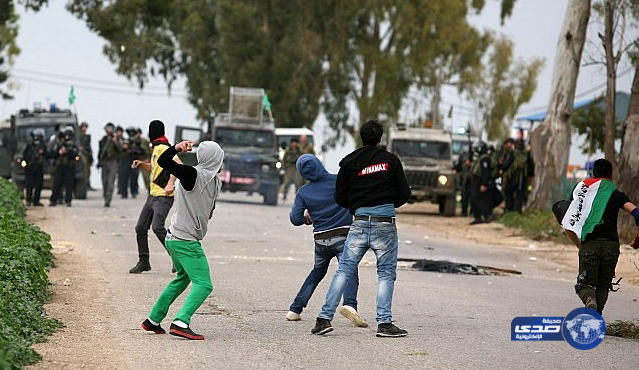 إصابة ثلاثة فلسطينيين بمواجهات مع قوات الاحتلال الإسرائيلية