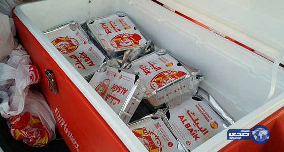 كمين أمانة الرياض يطيح بموزعي وجبات البيك على شوارع العاصمة