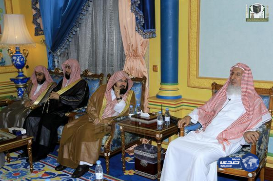 المفتي يستقبل أئمة الحرم في منزله بمكة المكرمة(صور)