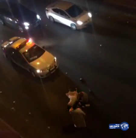 مصرع شاب سقط من أحد الجسور ​على ​طريق خريص بالرياض(فيديو)