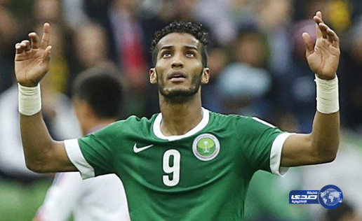 “نايف” يعتدي على مشجع ويلتقط “هاتفه المحمول”