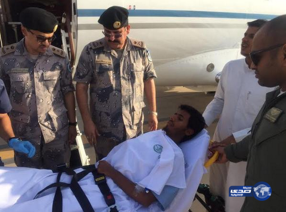 نقل الجندي هزازي بعد تخليصه من حصار الحوثي بطائرة اخلاء طبي للرياض(صور)