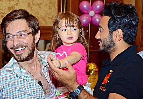 أحمد زاهر: سعيد في مملكتي الصغيرة مع بناتي الأربع