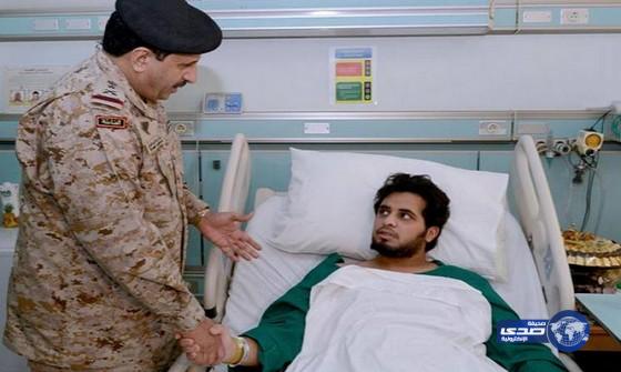 الفريق الشلوي يزور مصابي القوات المسلحة ويقلّدهم نوطي الشرف والمعركة