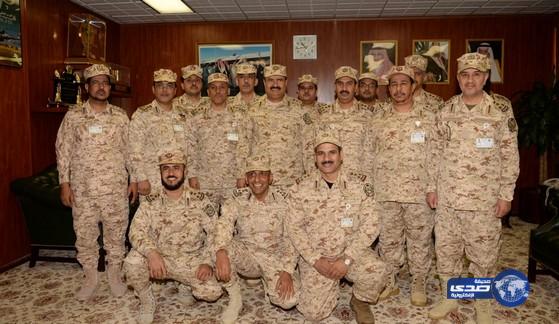 الفريق الناهض يقلد عدداً من ضباط الحرس الوطني رتبهم الجديدة