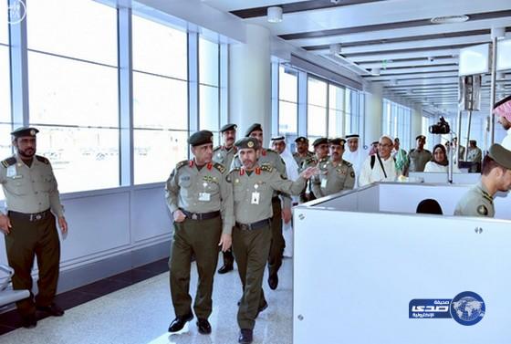 مدير عام الجوازات يتفقد العمل بصالات الحج في مطار الأمير محمد بن عبدالعزيز الدولي