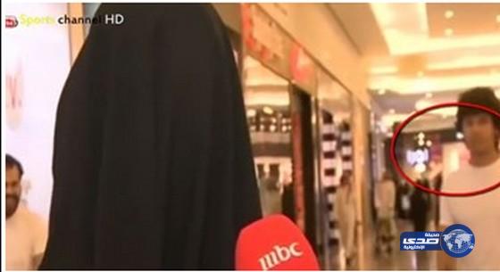 بالفيديو.. شاب يتحرش بمراسلة MBC على الهواء أثناء تصوير حلقة عن التحرش!