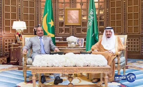 خادم الحرمين يبحث مستجدات الأوضاع الإقليمية والدولية مع الرئيس الموريتاني