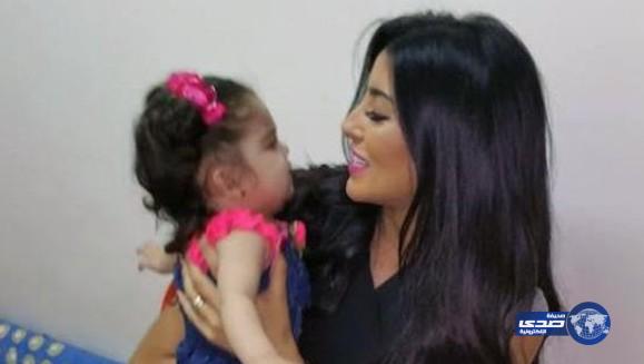 ملكة جمال العرب   فاتي جمالي تتكفّل بطفلة سورية