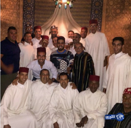 “رونالدو” وأصدقائه بالزي المغربي..