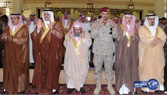 أمير منطقة تبوك ينقل تعازي القيادة في شهيد الوطن عبدالعزيز الرشيدي