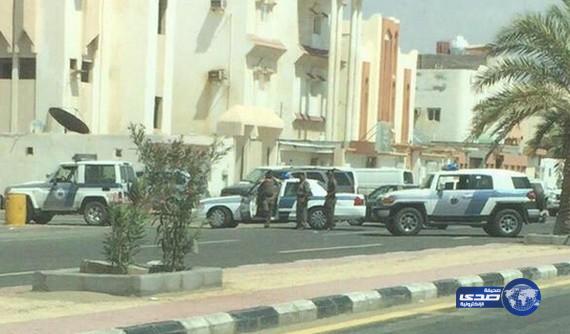 بالصور..ضبط 4 مطلوبين أمنياً في مداهمة لمبنى سكني بجازان