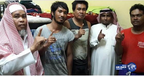 ثلاثة وافدين من الجالية الاسيوية يشهرون إسلامهم بحلي القنفذة