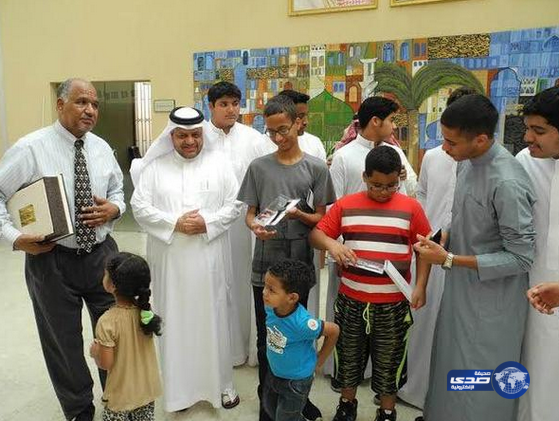 مدير تعليم جدة يستقبل الطالب السوداني الموهوب (صور)