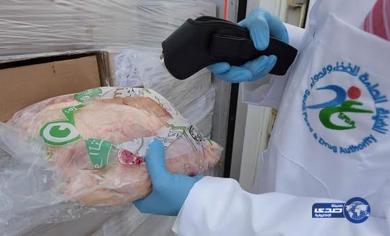 “الغذاء والدواء” تحظر لحوم الدواجن والبيض من غانا