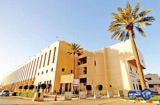 متدربة سعودية تكشف وافد عربي يروج لساحر بمستشفى التخصصي ببريدة