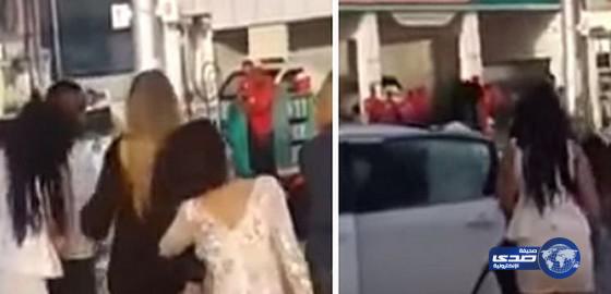بالفيديو: شرطة دبي تضبط 4 نساء مخمورات تشاجرن في محطة بترول
