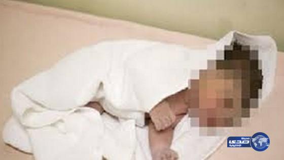 القبض على والدي طفلة “لقطية”فعلا فعلتهما وقذفوها بالشارع!