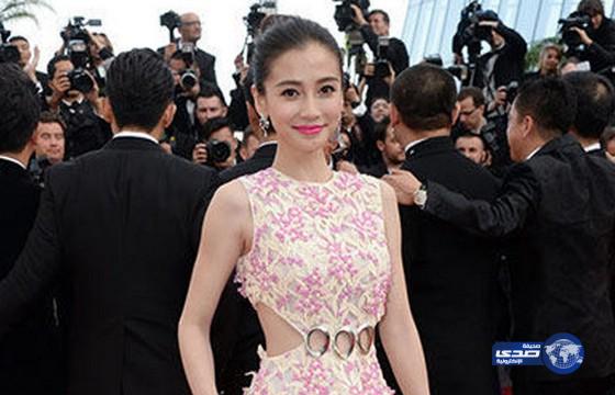 ممثلة صينية تقع في المشاكل بسبب ملامحها الأوروبية