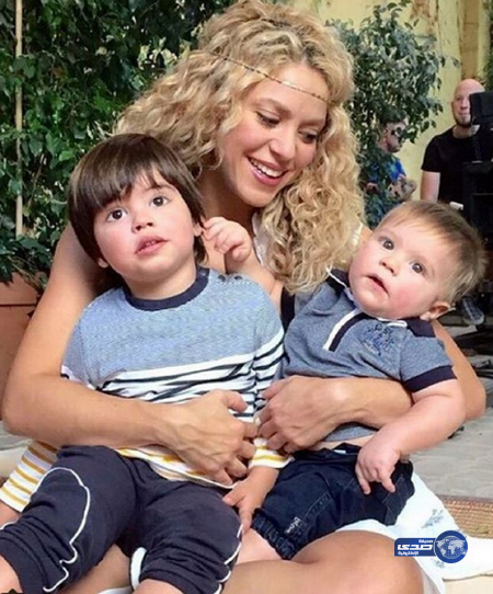 شاكيرا وعيالها..