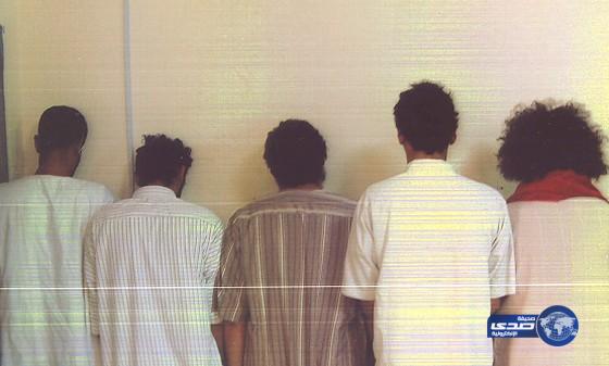 شرطة الرياض تضبط عدداً من الجناة امتهنوا السرقة (صور)