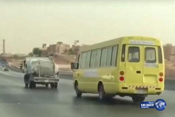 تجاوباً مع “صدى”القبض على سائق حافلة نقل طالبات الرياض