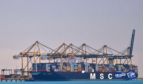 أكبر سفينة شحن في العالم ترسو بميناء الملك عبدالله