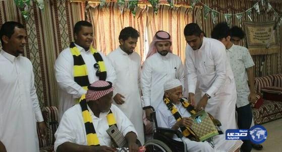 ‫جماهير الاتحاد بصامطة يزورون نزلاء التأهيل الشامل و دار المسنين بجازان