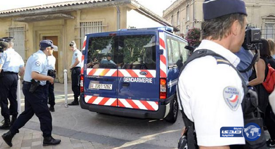 العثور على 14 مهاجراً داخل شاحنة تبريد في فرنسا