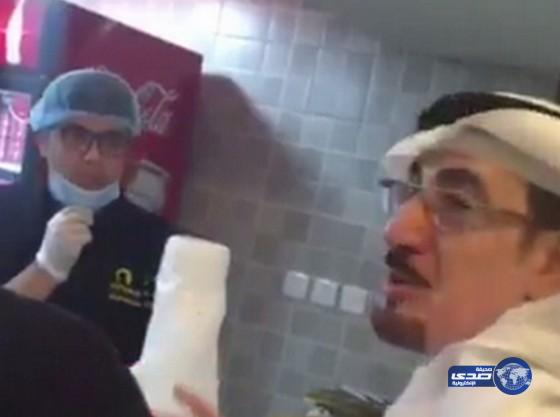 بالفيديو :وزير العمل يفاجيء شبان سعوديين يعملون في مطعم