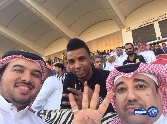 إشارات المصيبيح في مدرج العميد تستفز كتاب الزعيم