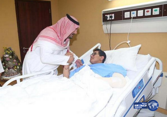 رئيس الهلال يزور مشجع تعرض لحادث قبل مباراة الأهلي الإماراتي