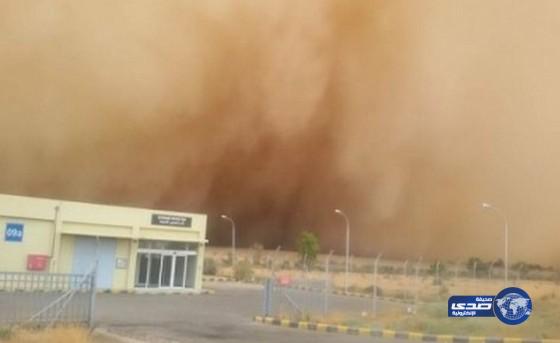 موجة غبار تجتاح الاردن تسبب بتحويل الرحلات الجوية لمطارات بديلة