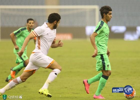 الأهلي يفقد الصدارة بالتعادل مع الشباب