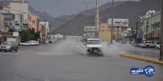 أمطار غزيرة على محافظة رجال ألمع