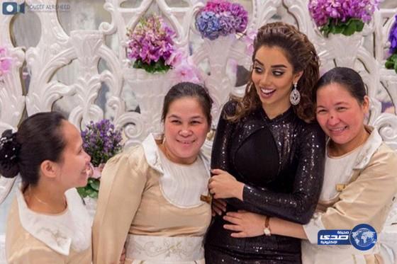 الناس قاعدة تدور خادمة وبلقيس معها ثلاث!