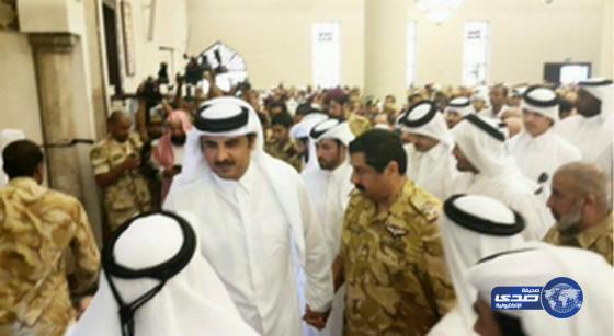 بالصور : الشيخ تميم بن حمد يتقدم مشيعي جثمان الجندي الشهيد “محمد سليمان”‎