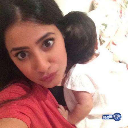 سيلفي الفنانه شهد مع بنتها..