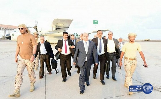 الرئيس اليمني يعود إلى عدن برفقة عدد من الوزراء